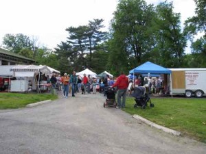 My first photo of Tower Farmers' Grove Market; 9:30am on the very first day.