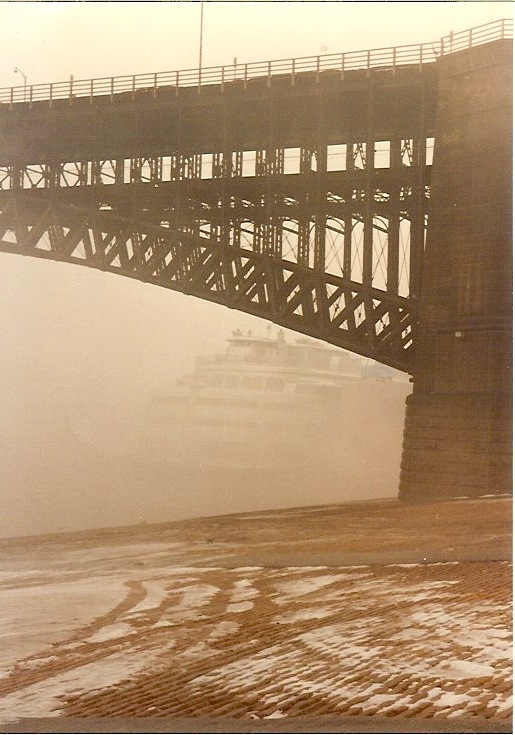 Eads Bridge with the Admiral to the south in 1991