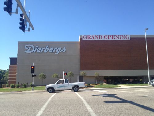 Walking To The “Flagship” Dierbergs & Schnucks Locations In Des Peres, MO – UrbanReview | ST LOUIS