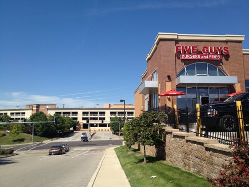 Walking To The “Flagship” Dierbergs & Schnucks Locations In Des Peres, MO – UrbanReview | ST LOUIS