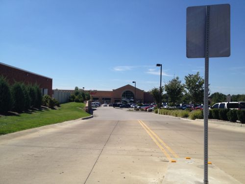 Walking To The “Flagship” Dierbergs & Schnucks Locations In Des Peres, MO – UrbanReview | ST LOUIS