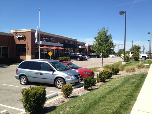 Walking To The “Flagship” Dierbergs & Schnucks Locations In Des Peres, MO – UrbanReview | ST LOUIS