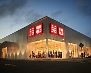 New Uniqlo at the Westfield Garden State Plaza mall has an outside entrance in addition to the interior entrance. Click image to see mall in Google Maps. 