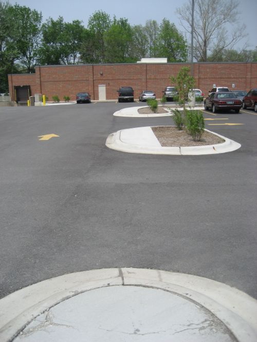 A route is provided from Olive but it is not ADA-compliant.