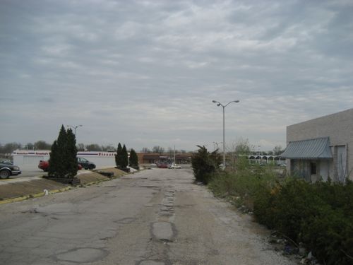 A March 2007 view looking south to Jennings Station Rd from River Roads Mall showed no consideration for pedestrians.