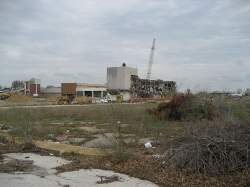 The mall was located far from Jennings Station & Halls Ferry, not designed to welcome pedestrian shoppers