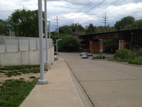 Now I'm headed down toward Lansdowne Ave, sandwiched between the retaining wall on the left and the auto driveway on the right. 