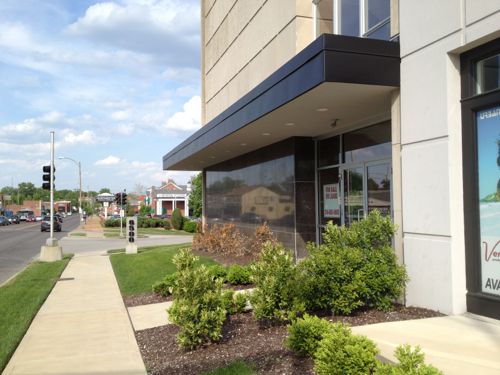 The St. Louis Hills Medical Center facade facing Chippewa St. 