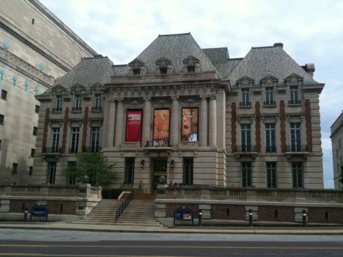 This section of Lindell has some stunning buildings, this is SLU's museum