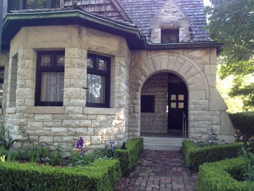 Another Barnett design commissioned by Shaw via his will, is the Cleveland Ave guard house. 