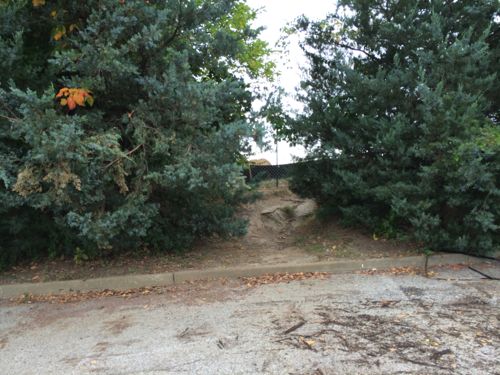 From the parking lot we see the point where the shortcut comes through the greenery