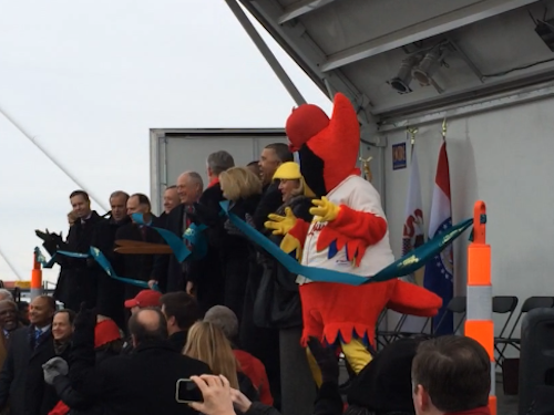 Seconds after Illinois Gov Quinn & Missouri Gov Nixon cut the ribbon