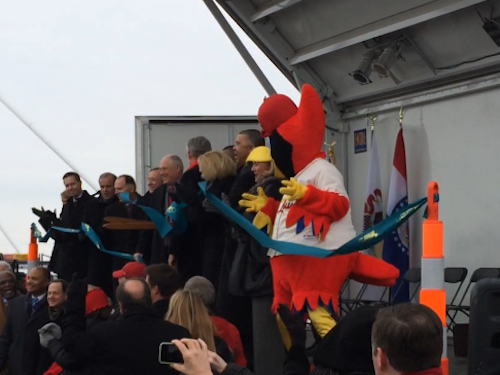 Seconds after Illinois Gov Quinn & Missouri Gov Nixon cut the ribbon 