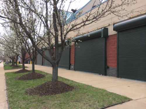 The St. Louis Housing Authority owns this retail building on 9th at Cass, one-way streets as a freeway on ramp aren't good for neighborhood retail businesses. 