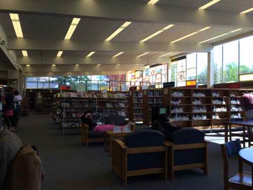 The library seemed very busy during my Friday morning visit. 