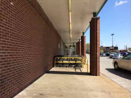 Once at the Schnucks access to the south entranced is blocked by the carts