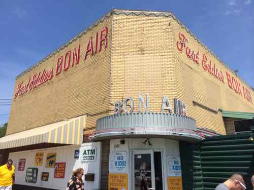 Exterior of Fast Eddie's Bon Air in Alton IL