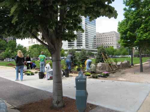 The two blocks of Citygarden were cleared in the early 90s for "passive space." Photo date: May 12, 2006