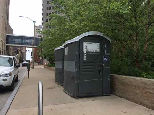 Half the year twi port potties are on the 10th street sidewalk on the west end of Citygarden -- classy! 