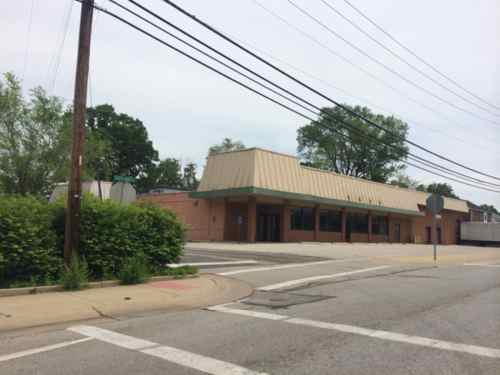 The 21,000+ square foot commercial building at Lackland Rd & Bryant Ave was built in 1947