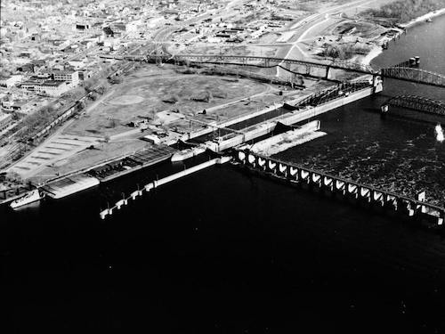 AERIAL VIEW OF LOCK AND DAM, LOOKING SOUTHEAST Photocopy of photograph, ca. 1980. Original print is on file at St. Louis District Office, U.S. Engineer Office, St. Louis, Missouri. - Upper Mississippi River 9-Foot Channel Project, Lock & Dam 26, Alton, Madison County, IL