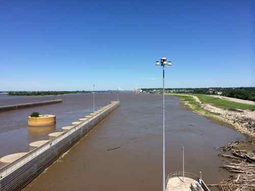 Looking upstream toward Alton and the Clark Bridge