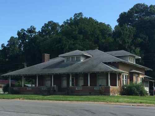 I love this house on highway 61 in St. Mary, MO