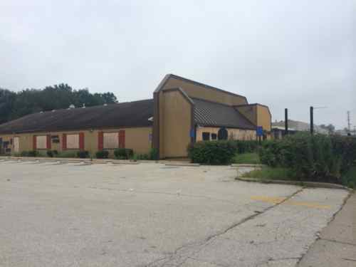 The former Ponderosa was built in 1972, it closed sometime between September 2012 and August 2014. A Google Streetview camera from 9/2012 showed the business open