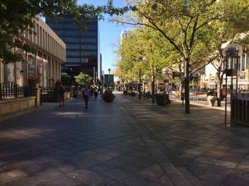 At this point the bus lanes are divided, leaving a center pedestrian area