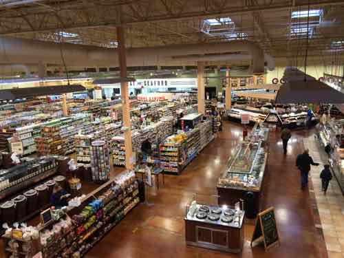 Overview of the Lucky's Market in the St. Louis suburb of Ellisville 