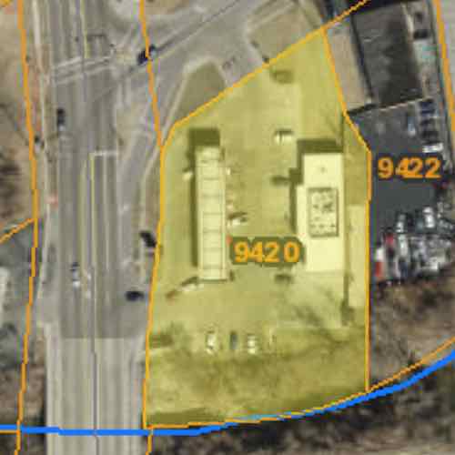 St Louis County records list the irregularly-shaped property as being 1.14 acres.