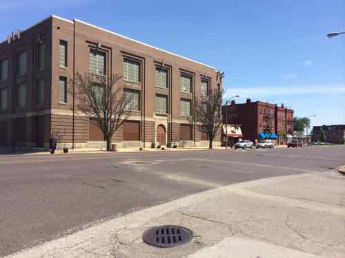 As you head sSouth on Broadway it is bounded by handsome 2-3 story brick urban buildings, but this changes after passing Gasconade St one block further South 