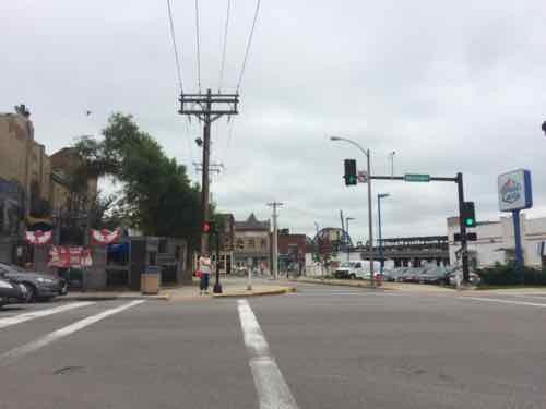 Looking East at Gratiot St we see the traffic light is green but the pedestrian signal is "don't walk" Broadway Oyster Bar is on the left. Also not the curb bulbs out into both Gratiot & Broadway. 