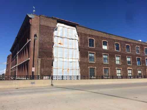 Laclede's Landing building that lost pare of a wall last month 