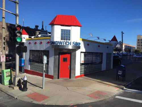 The diner used in the movie was built in 1954, it was remodeled to have this appearance for the movie. 