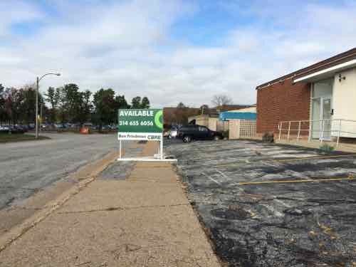 My destination is at the end of the street, but CBRE decided their sign was more important than pedestrians, I went around but the slope & condition of the asphalt was another challenge in a difficult morning, I arrived right on time at 9:40am. 