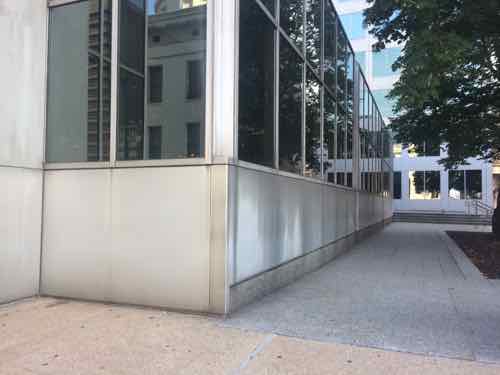 The SE corner of the vacant 1-story atrium bank branch from the Chestnut sidewalk