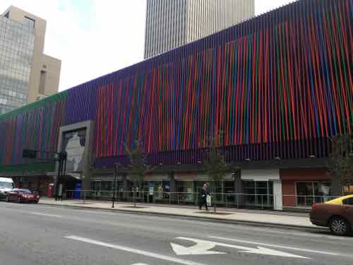 This colorful screen appears to be rather simple in construction, click image to view in Google Street View