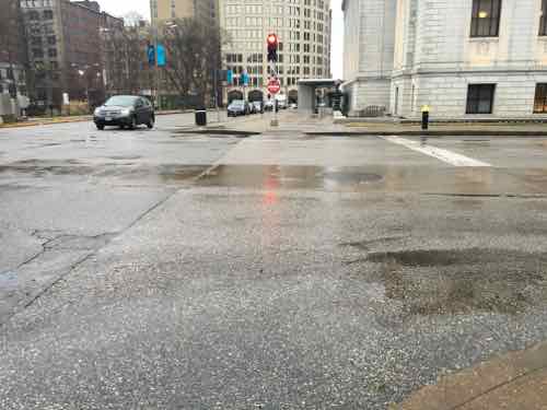 The South side of Locust at 14th is the same -- n o crosswalk marking. Behind ,me is a school, the main library across 14th. 