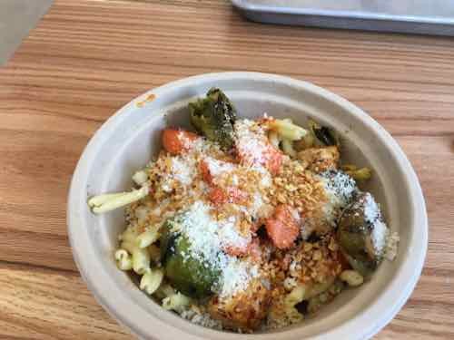 I got the organic semolina pasta, pomodoro sauce, half spicy tofu & half seasonal veggies two kinds & crunch garlic.