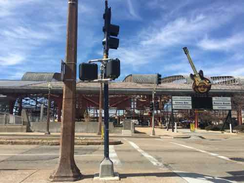 From the East side you can see the back of the pedestrian signal and how it doesn't relate to the other side