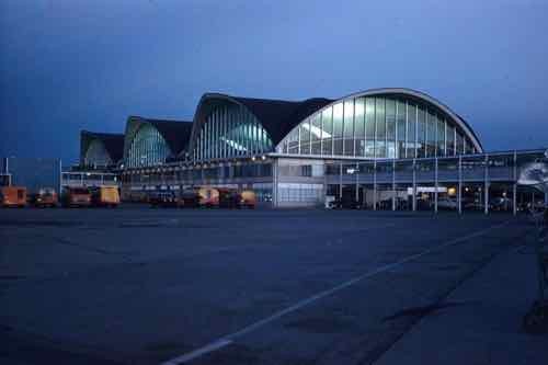 This dawn photograph of the Lambert Main Terminal was taken in June 1956, less than 4 months after its opening. Photograph by Ralph D’Oench, Missouri Historical Society Collections