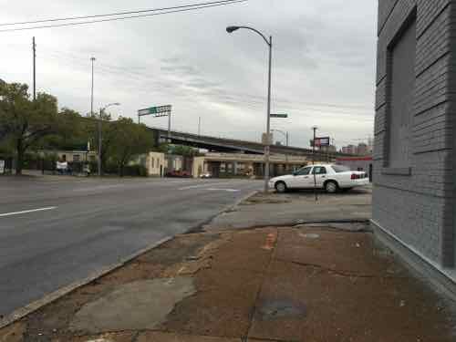 Heading North, but I see a problem ahead. Initially I thought no sidewalk existed after the building on the right