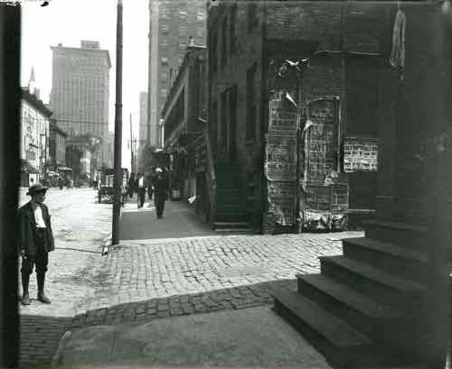 Hop Alley looking north on Eighth Street between Walnut and Market Streets. Photograph by unknown, 1910 Missouri History Museum Archives. Swekosky-MHS Collection n34629