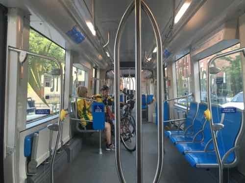 The center car is very open, the ends are filled with fixed seating. The floor is level throughout,
