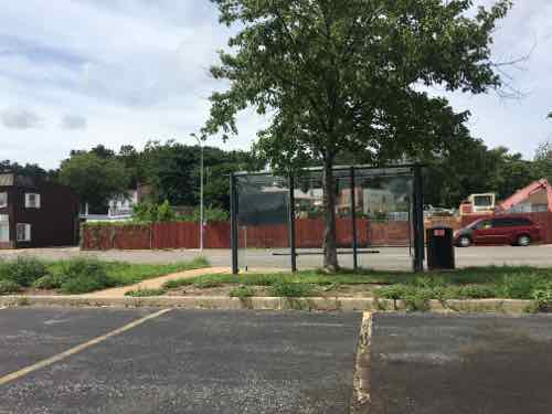 Like the previous stop, a curb prevents access from the parking lot