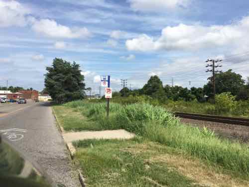 But yes, Metro added a wheelchair pad in a recent round of ADA improvements. I guess we're expected to cross Manchester between signals to reach this stop? If I'm heading EB would a driver let me off at this stop? Anyone using this stop risks getting hit crossing Manchester. 