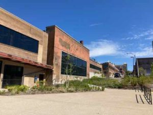A Tour of City Foundry St. Louis, the Food Hall, and Fresh Thyme Market – UrbanReview ST LOUIS